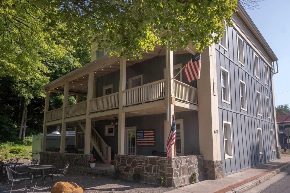 2BR Pet-Friendly Walk to Cafes Trails & Wineries Apartment in Tillson