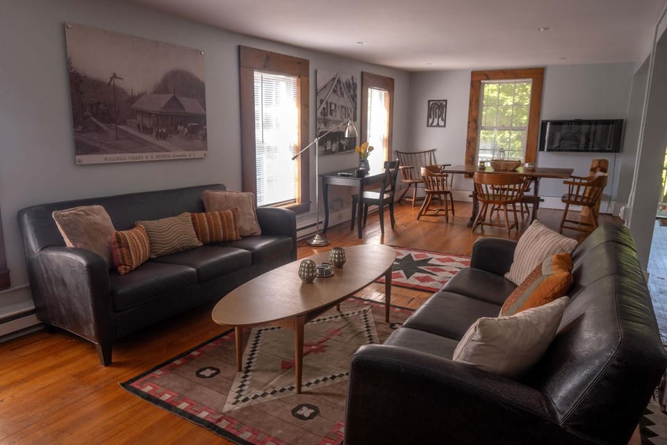 2BR Pet-Friendly Walk to Cafes Trails & Wineries Apartment in Tillson