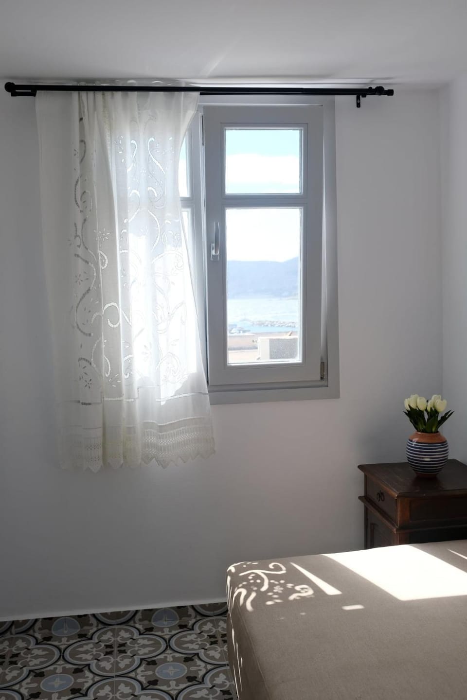 Flora's House Apartment in Naousa