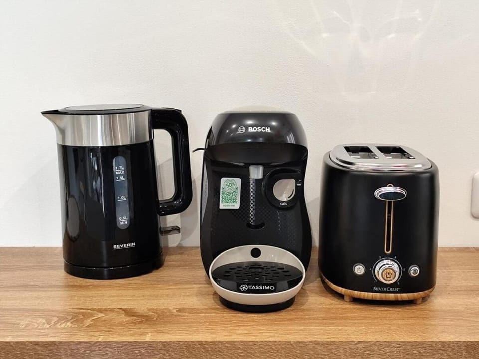 Coffee/tea facilities, toaster