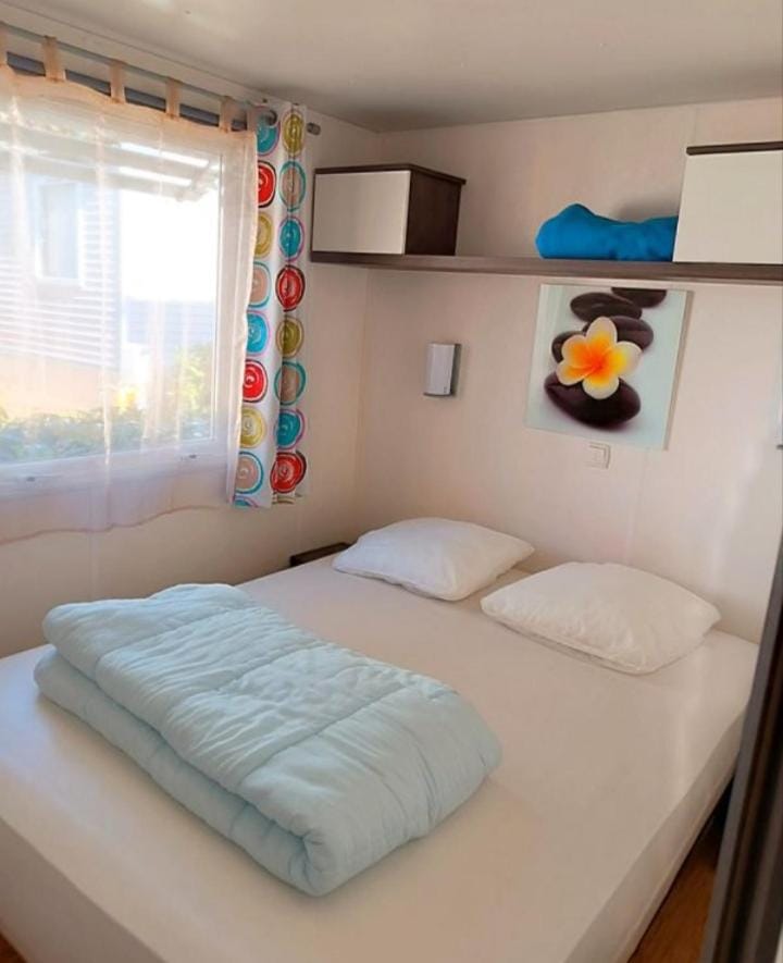 Mobil-home 4pers avec terrasse et Wi-Fi Pyrénées Font-Romeu Campground/ 
RV Resort in Occitanie