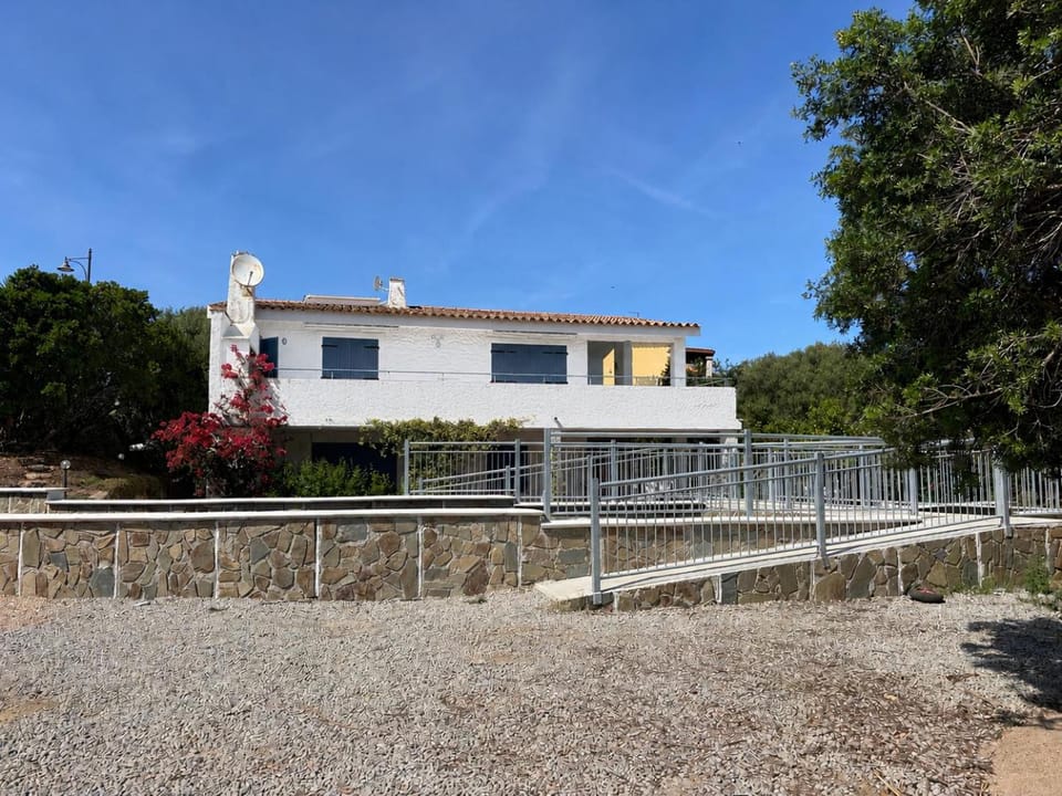 Villa bifamiliare con giardino House in Pittulongu