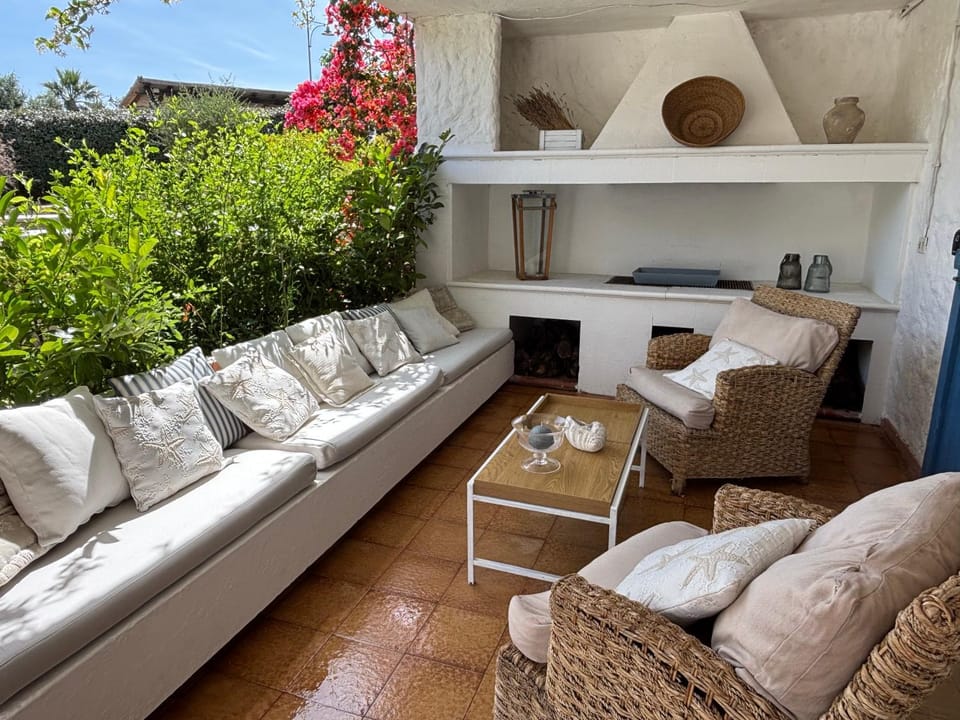 Villa bifamiliare con giardino House in Pittulongu