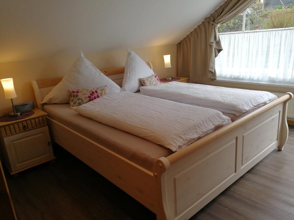 Photo of the whole room, Decorative detail, Bedroom
