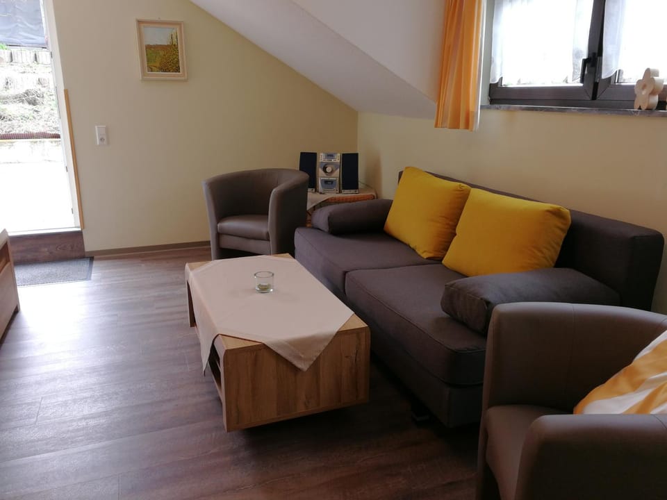 Photo of the whole room, Decorative detail