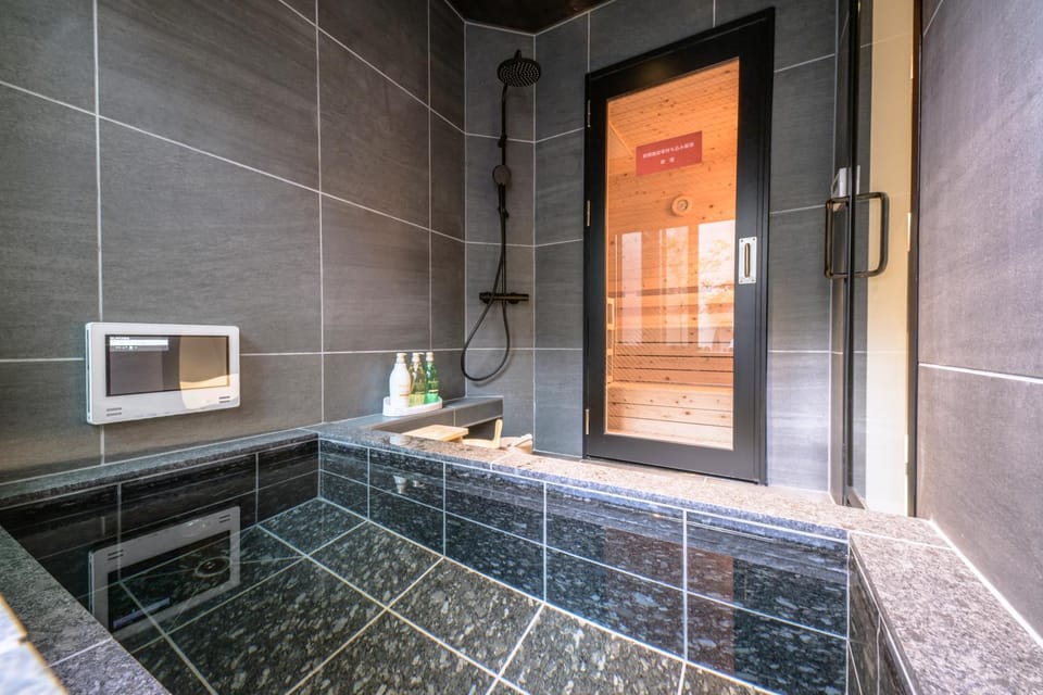 Bathroom, TV and multimedia