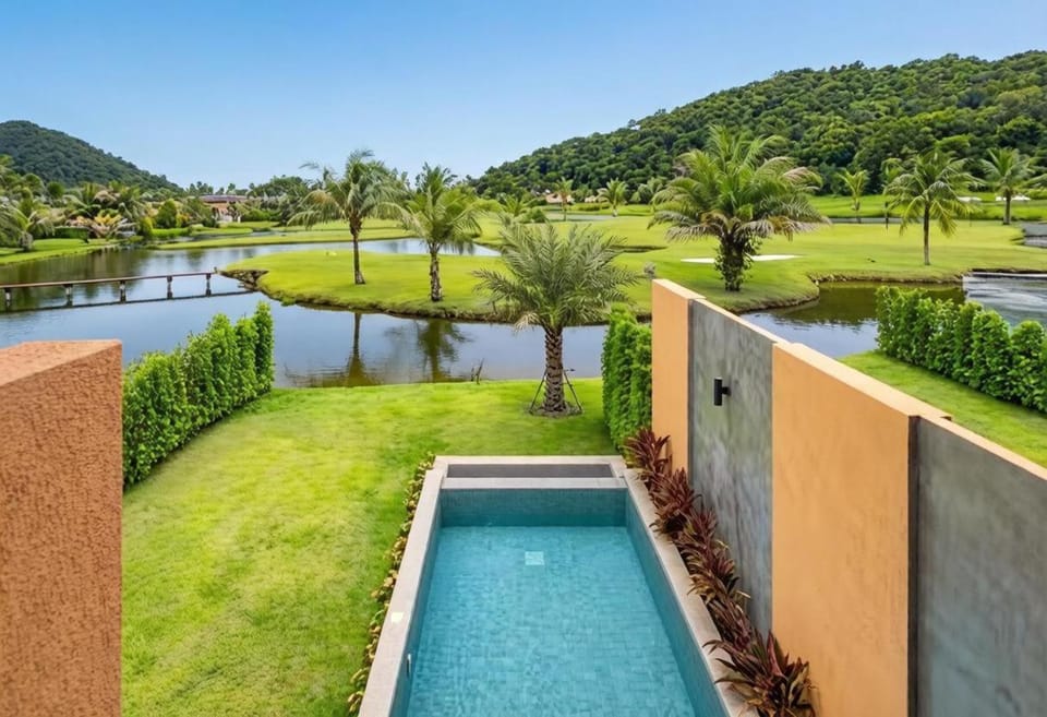 Golfcourse, Dining area, Garden view, Mountain view, River view, Swimming pool, Parking