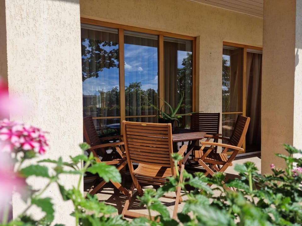 Patio, Seating area