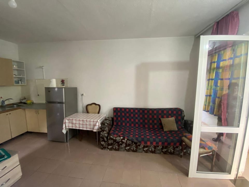 Lapraka Room Apartment in Tirana