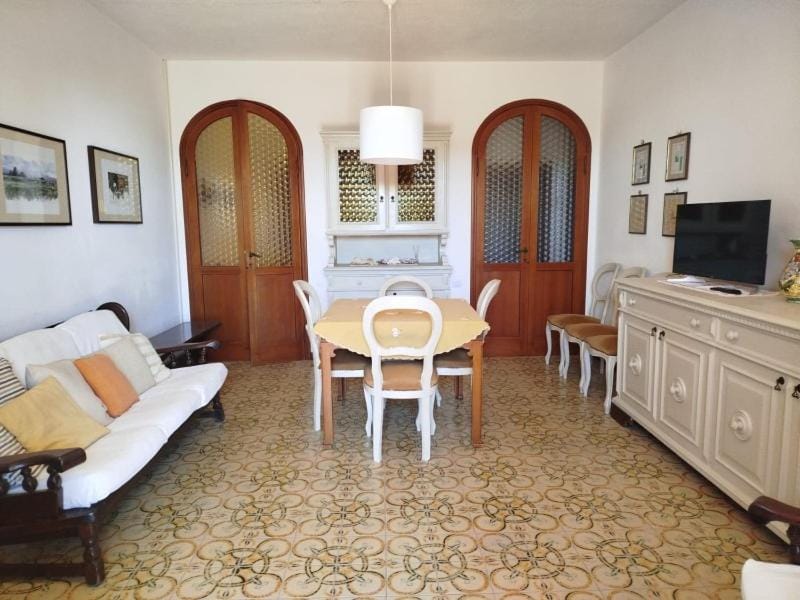 TV and multimedia, Living room, Dining area