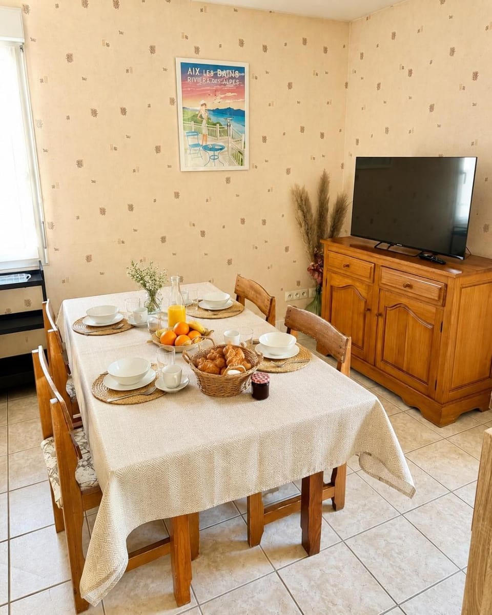 Dining area, Meals