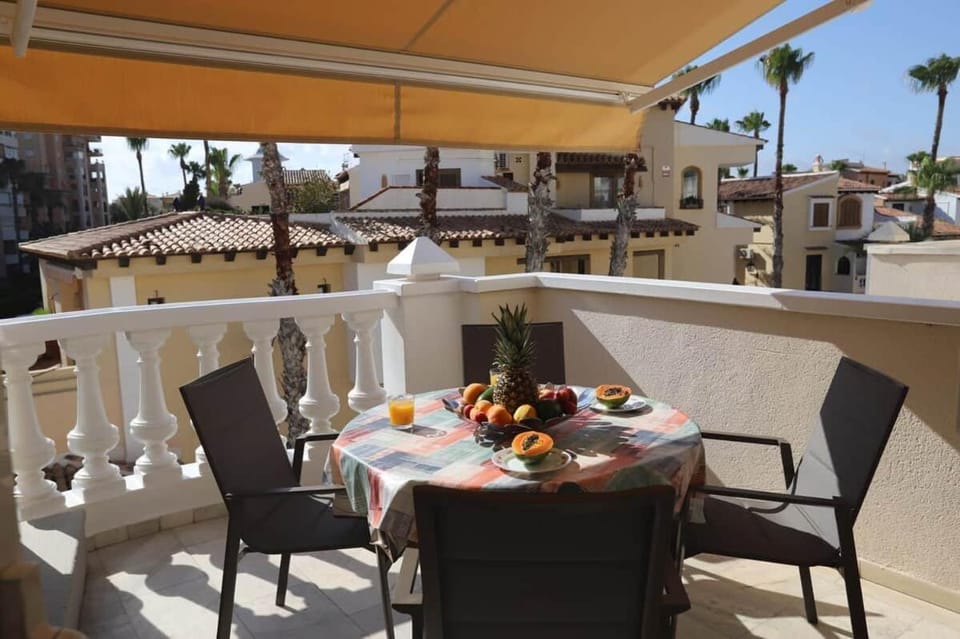Patio, Day, Balcony/Terrace, Dining area
