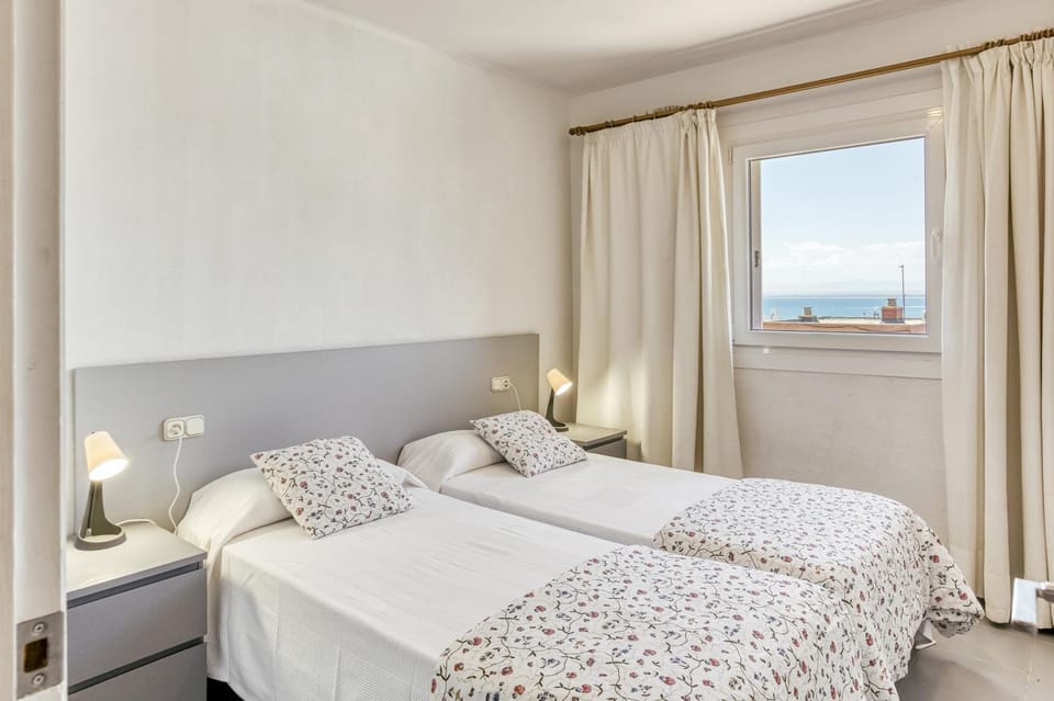 Bed, Photo of the whole room, Bedroom, Sea view