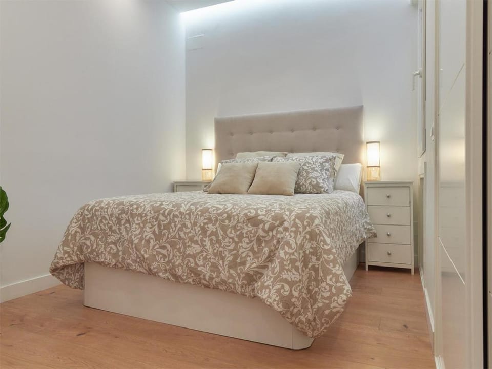 Skyline Luxe Retreat in Barrio Salamanca Apartment in Madrid