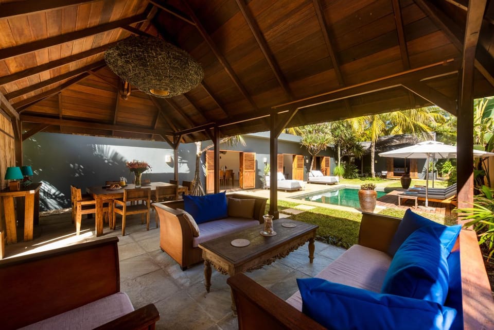 Patio, Day, Garden, Seating area, Dining area, Garden view, sunbed