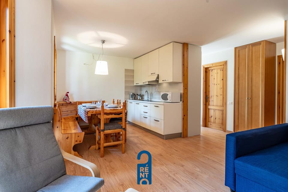 Dining area, kitchen