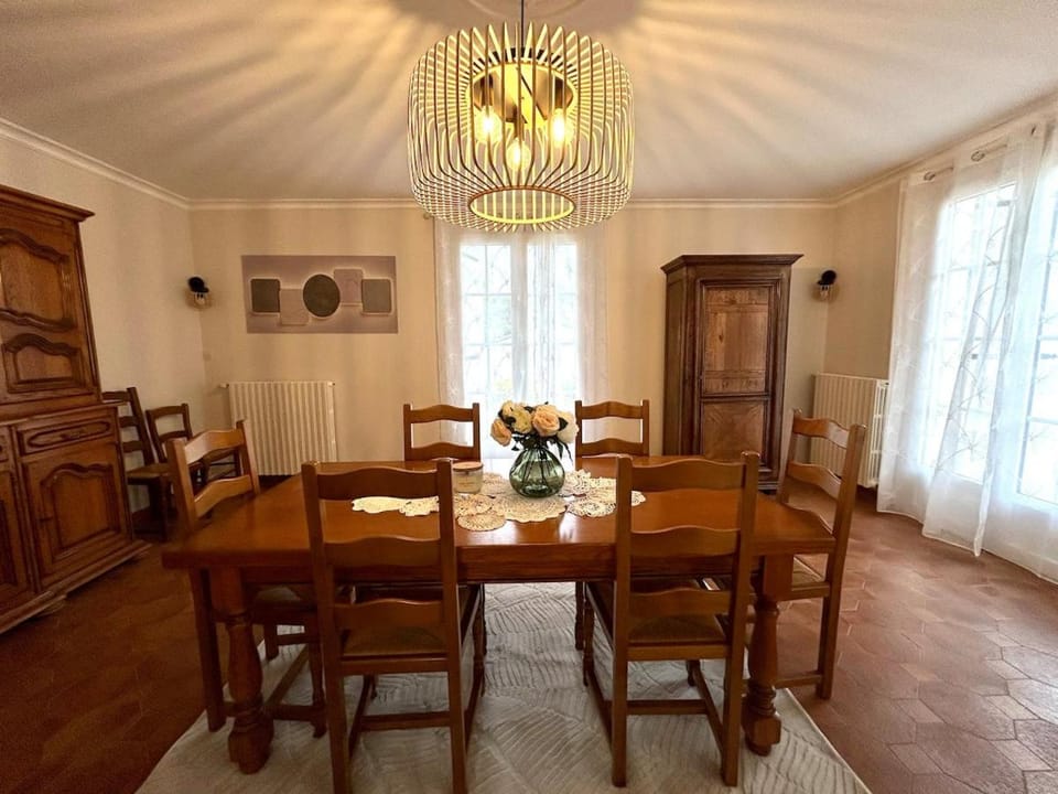 House with 5 bedrooms, 2 bathrooms, sleeps 9 House in Nouvelle-Aquitaine