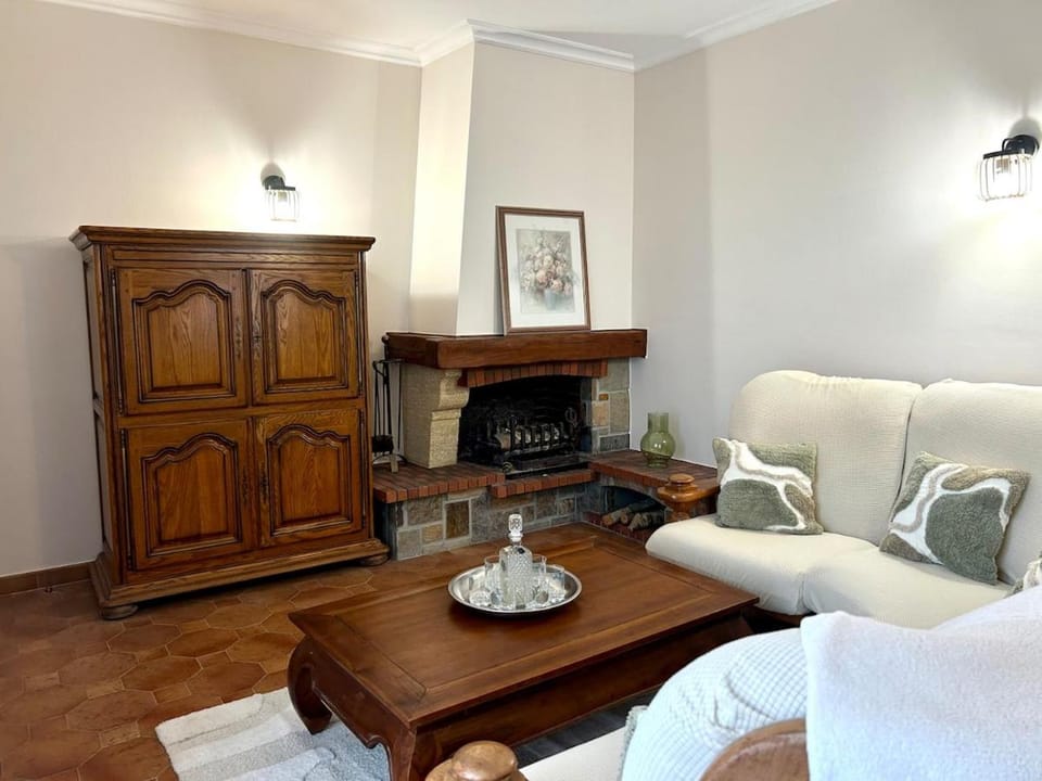 House with 5 bedrooms, 2 bathrooms, sleeps 9 House in Nouvelle-Aquitaine