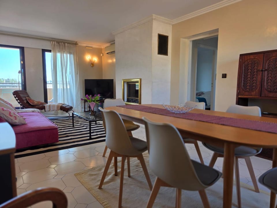 Lumineux penthouse avec parking intra muros Apartment in Avignon