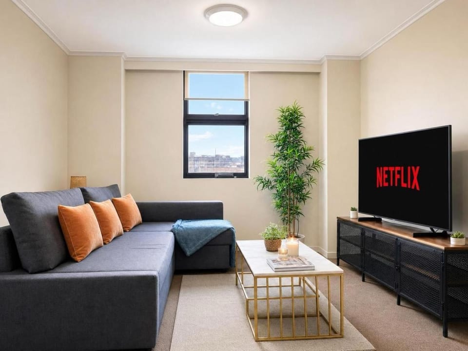 Communal lounge/ TV room, TV and multimedia, Living room, Seating area, Evening entertainment