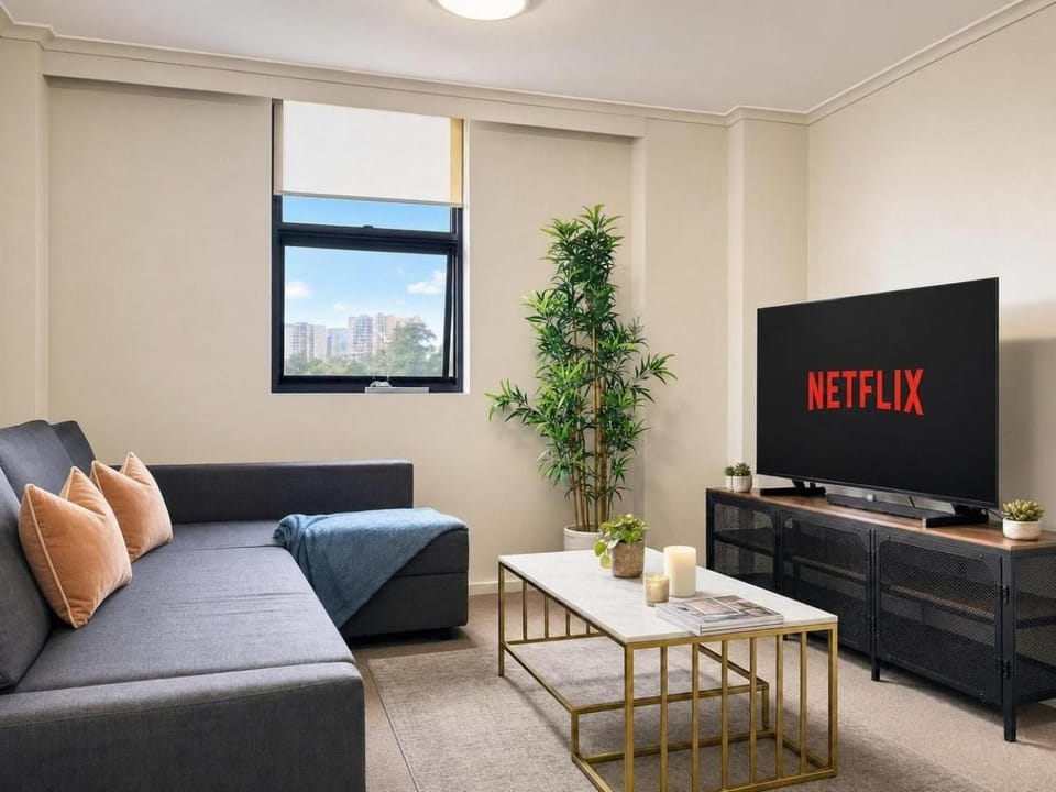 Communal lounge/ TV room, TV and multimedia, Living room, Seating area, Evening entertainment