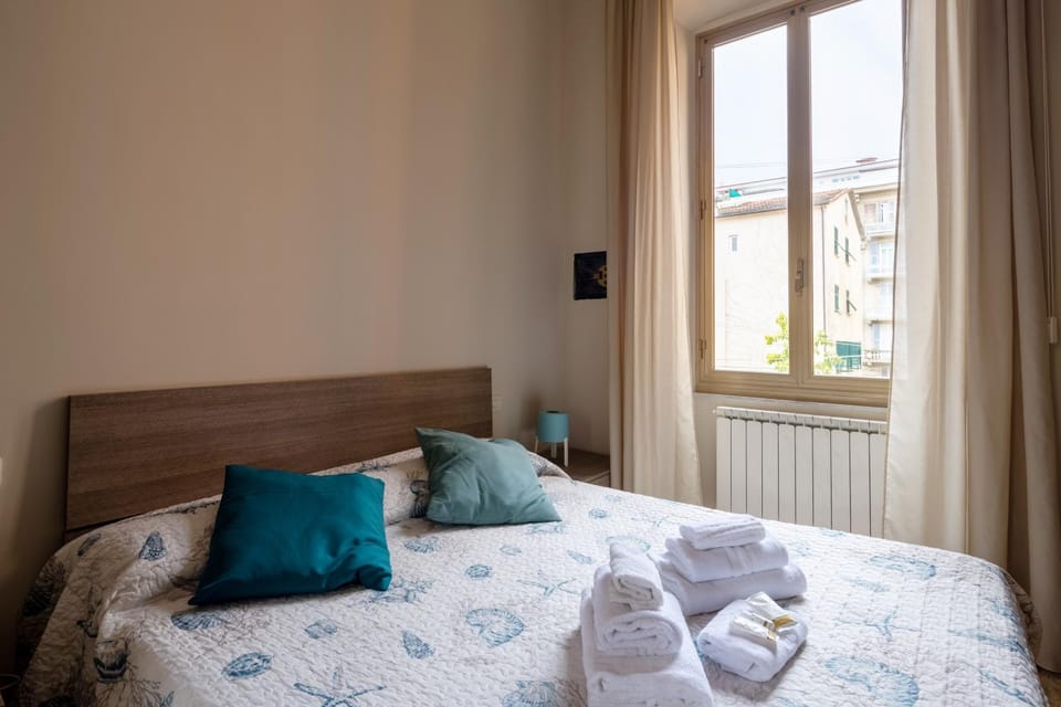 Blu sea room piazza garibaldi Bed and Breakfast in La Spezia