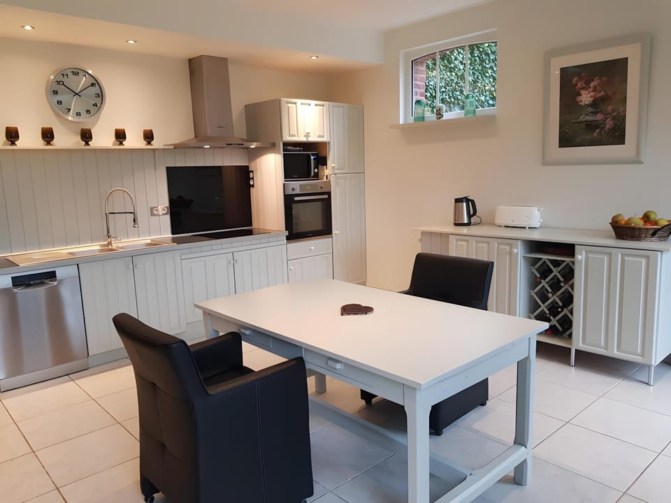 Property building, Kitchen or kitchenette, Living room