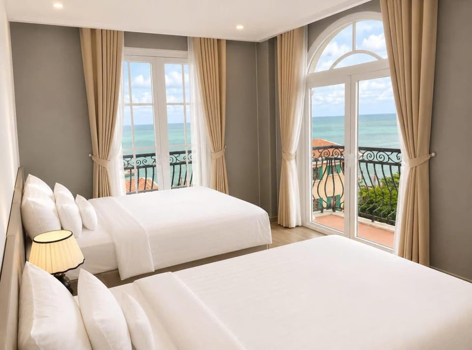 Bed, View (from property/room), Bedroom, Sea view
