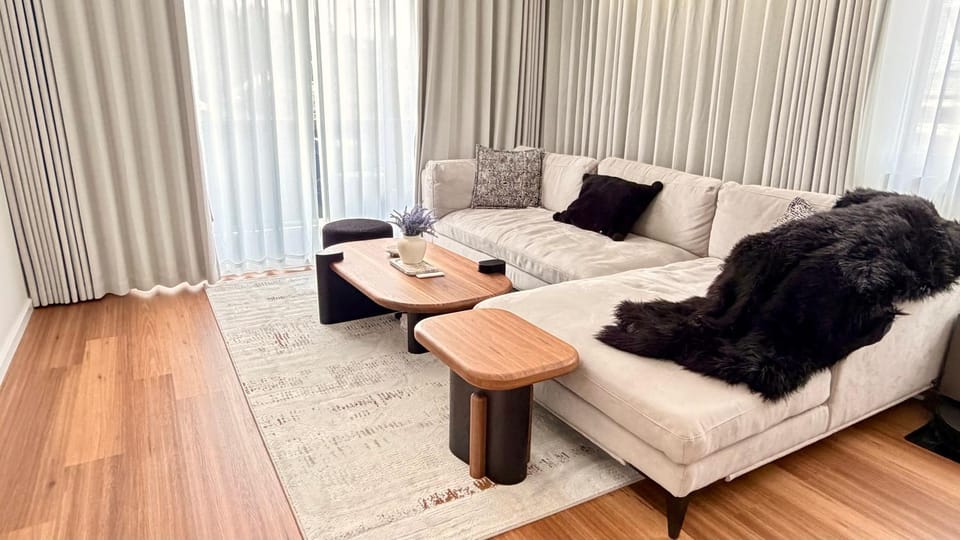 Luxury Lenah Valley Retreat, Minutes to MONA & CBD Villa in Glenorchy