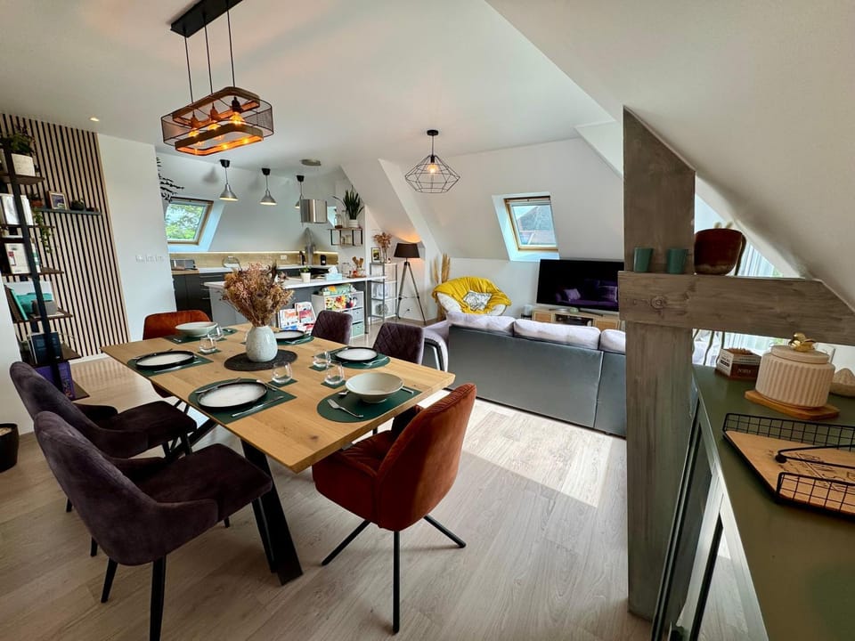 Seating area, Dining area