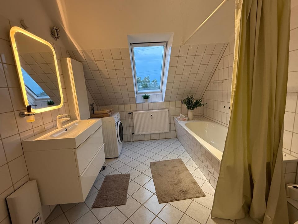 Shower, Bathroom, Bath, towels