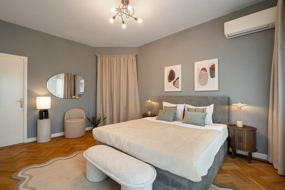 Bed, Photo of the whole room, Bedroom, flat iron, heating, air conditioner
