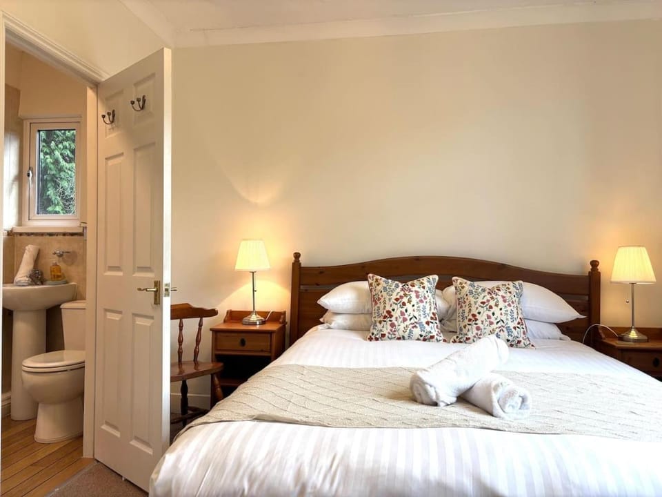 3 bedroom house in Ironbridge with river views House in Telford