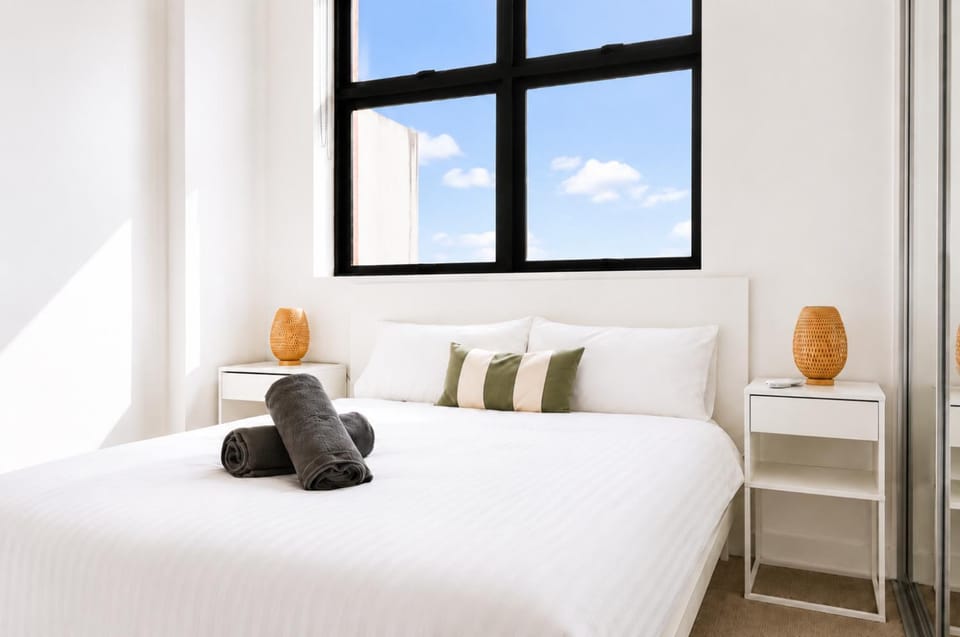 Bed, Bedroom, towels