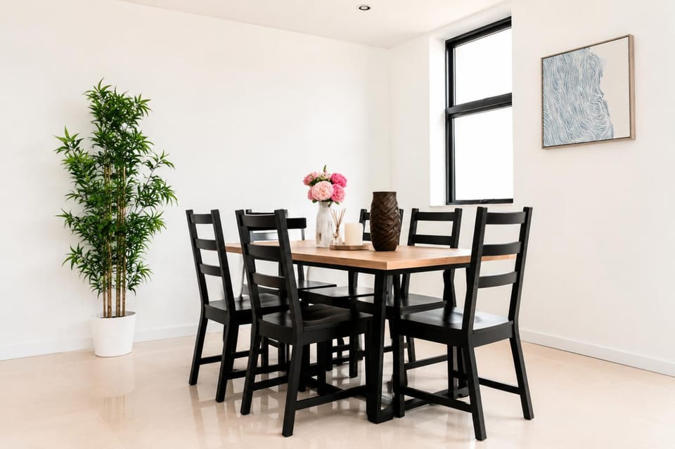 Photo of the whole room, Seating area, Dining area