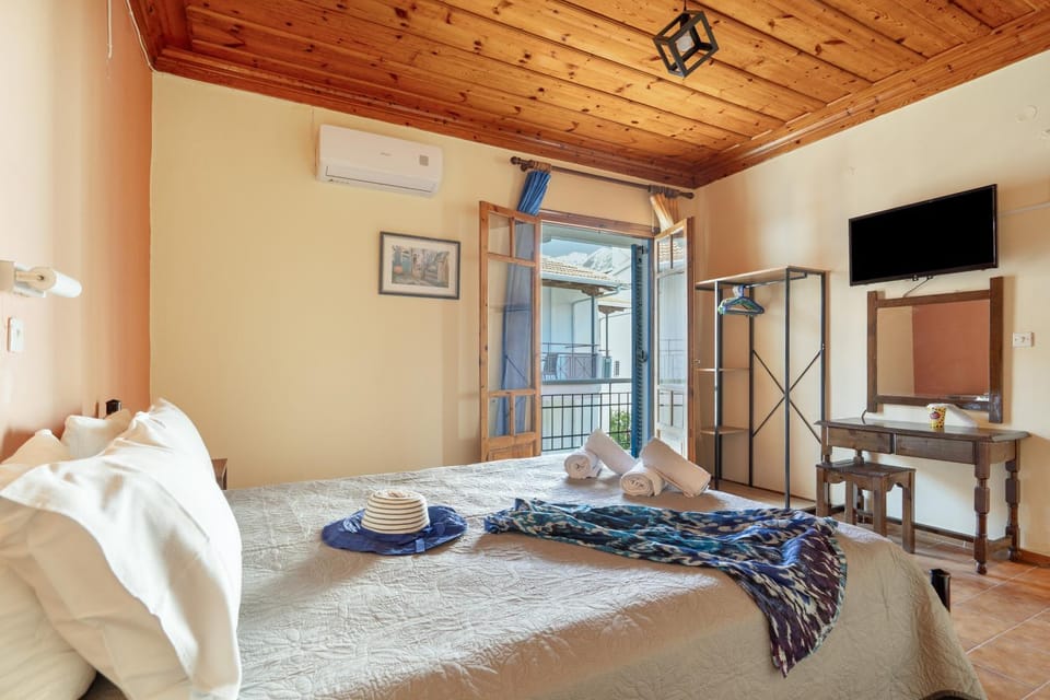 Property building, Living room, Bedroom