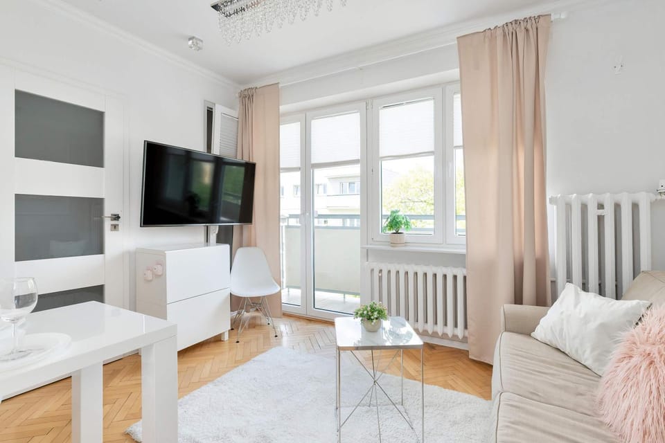 TV and multimedia, Living room, Seating area, Evening entertainment