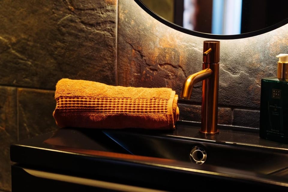 22MAES Signature Suite premium Love hotel in Lens