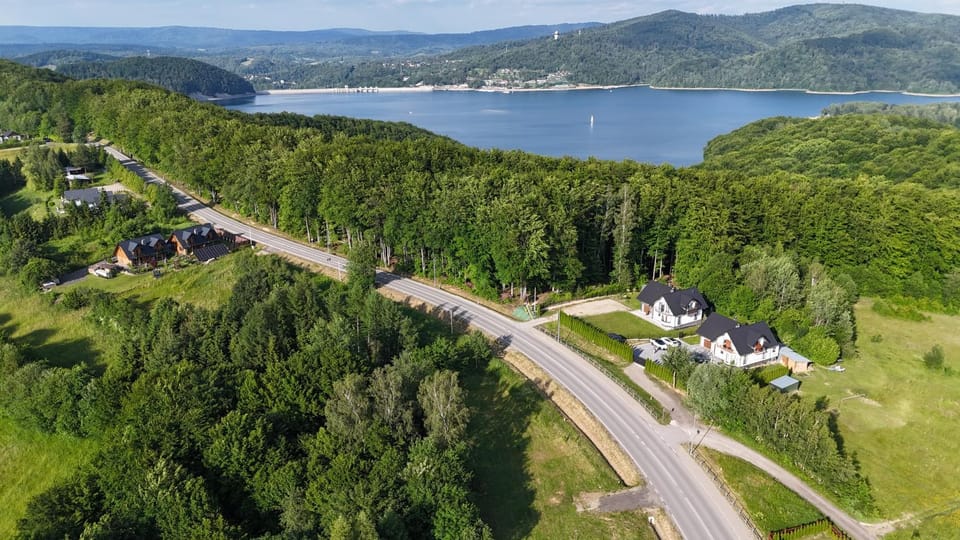 Property building, Nearby landmark, Spring, Day, Neighbourhood, Natural landscape, Bird's eye view, Lake view, Mountain view, Street view