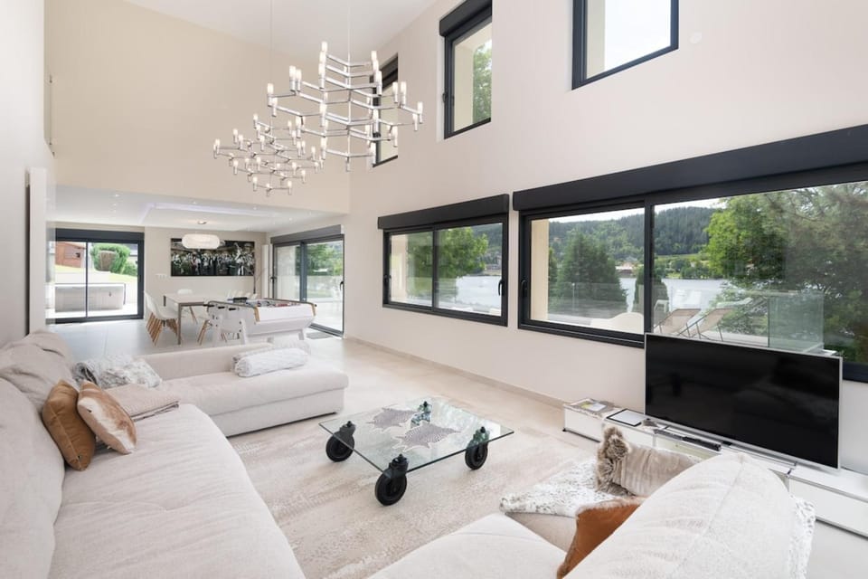 Maison Calypso Luxury Lakefront Villa with Hot Tub & Sauna House in Gérardmer