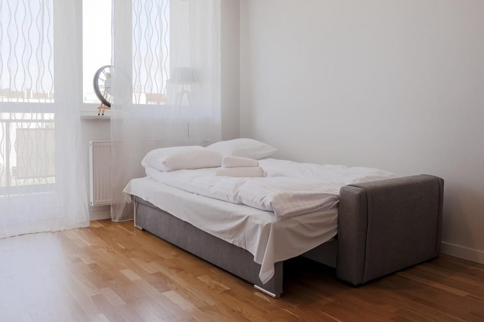 Photo of the whole room, towels