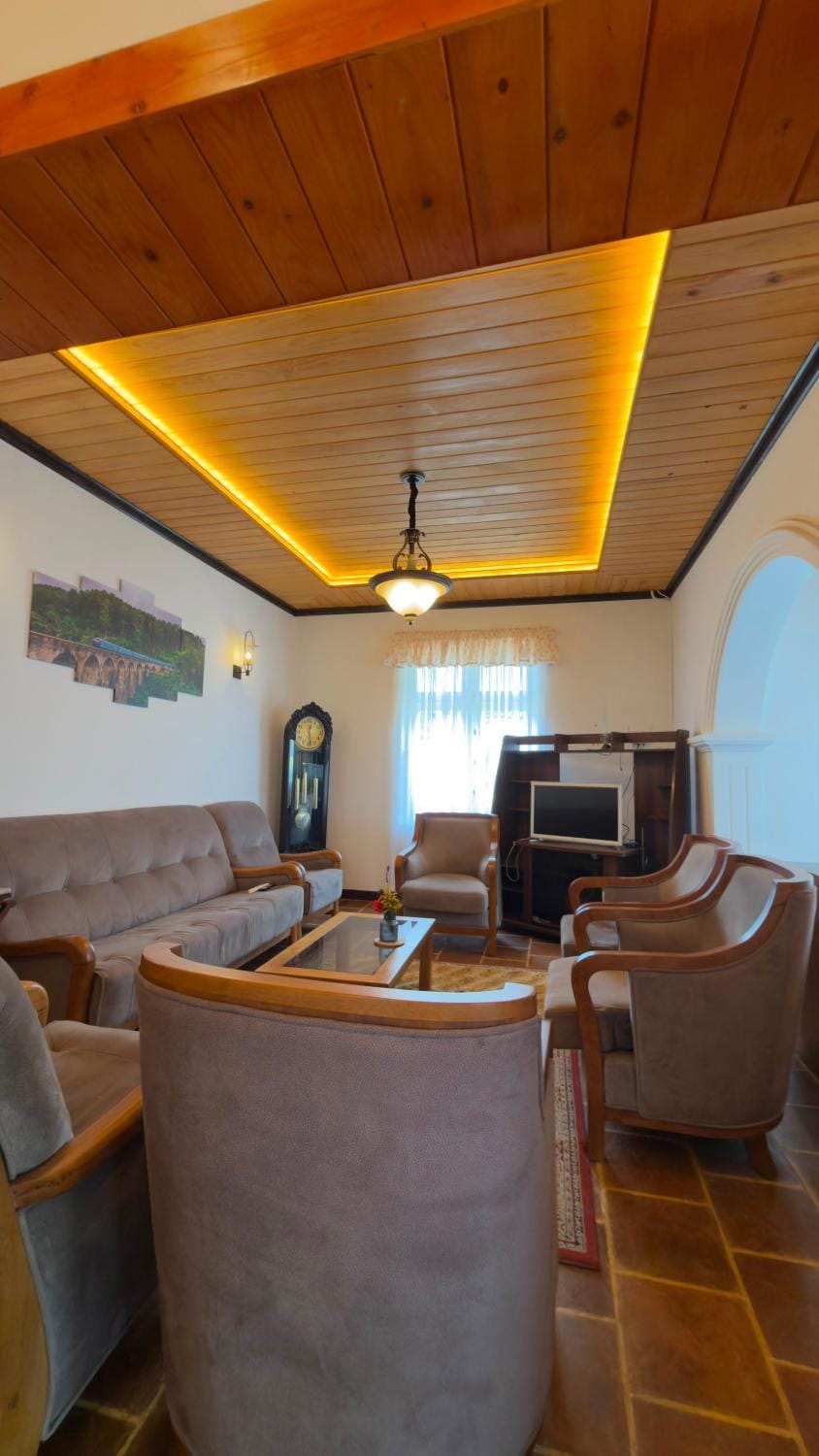 Hill bungalow Hotel in Nuwara Eliya