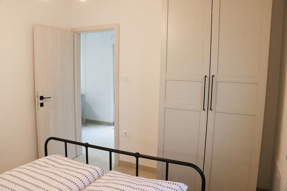 Bed, Photo of the whole room, Bedroom, wardrobe