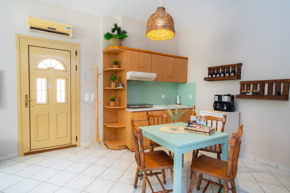 Dining area, kitchen