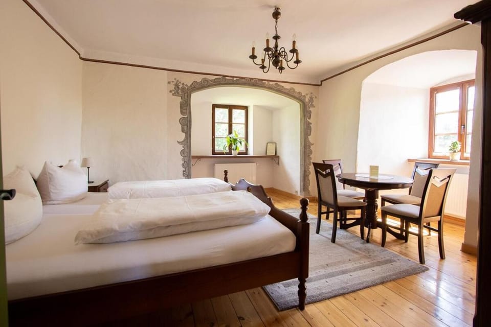 Romantisches Burgzimmer 5 - bei Heidelberg Apartment in Wiesloch