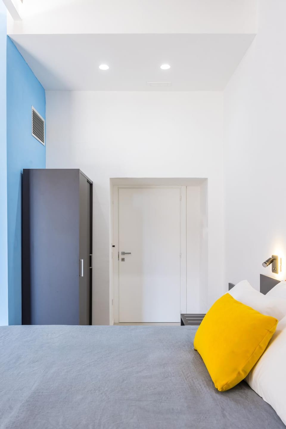 Photo of the whole room, wardrobe