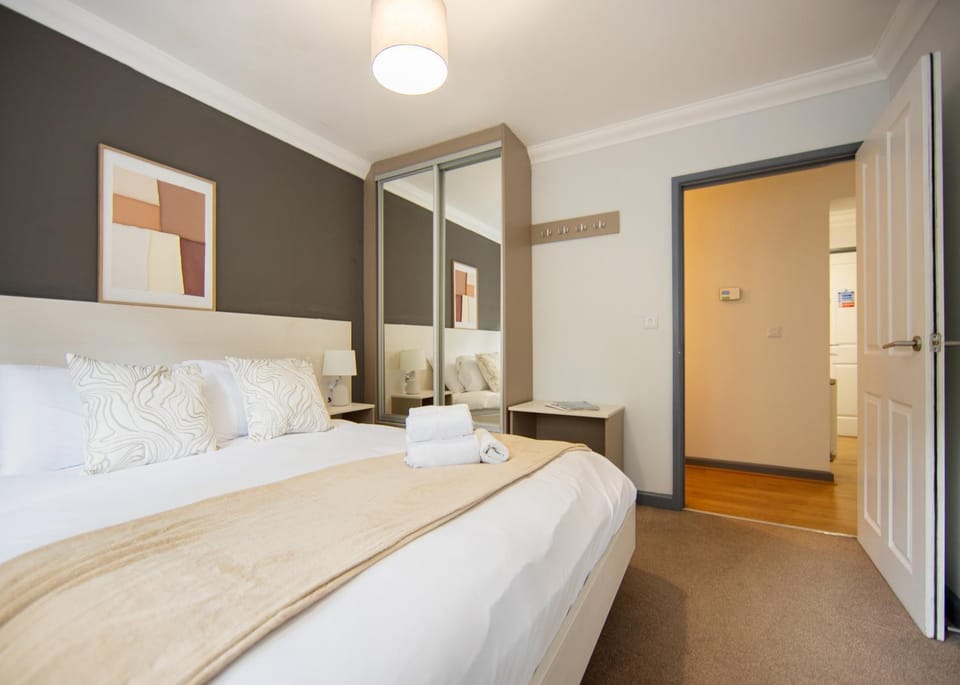 Bed, Photo of the whole room, Bedroom, wardrobe