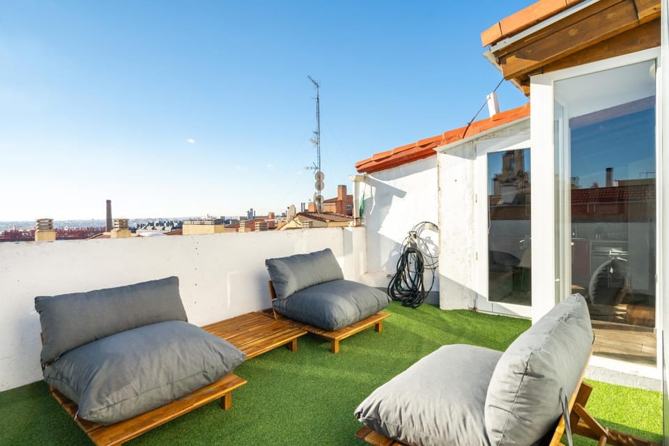 Premium Penthouse Lavapies & Terrace Apartment in Centro