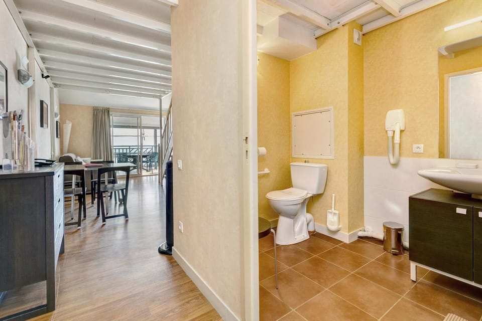 Bathroom, Living room