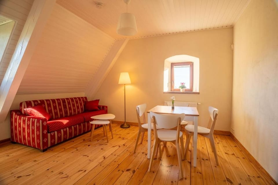 Ferienwohnung Burg Hohenhardt - Zimmer 9 und 10 Apartment in Wiesloch